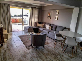 Lovely Sunny 2 bedroom, 2 bathroom unit
